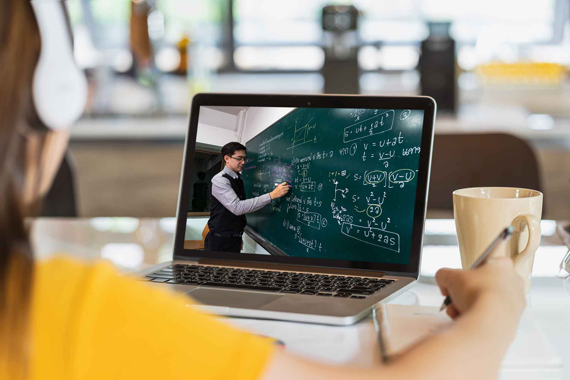 How to Upskill Online in 2025: A Complete Beginner's Guide